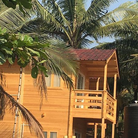 Tiara Fiesta Beach Cottages Morjim Dış mekan fotoğraf